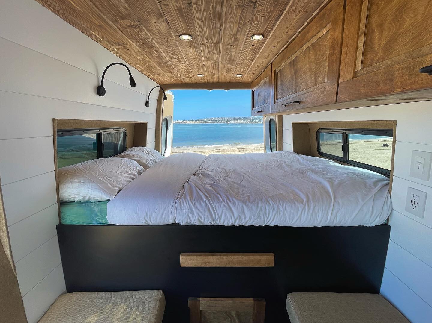 With the addition of @vanspeedshop Capsules, we are able to provide just a few inches shy of a Queen-sized bed in our builds. That leaves us with a sleeping length of 6&rsquo;6&rdquo; and a standing height of 6&rsquo;2&rdquo; in all of our Mercedes S