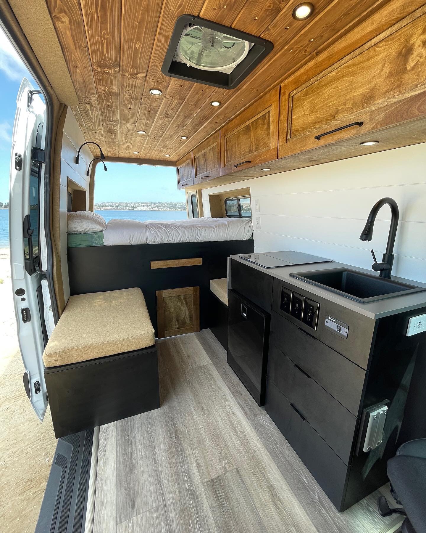In this layout, we focused on a simple yet functional design that takes the comfort of home with you wherever you go 🌄
Our Mountain House 144 features a hidden shower, pull-out dinette area, and tons of storage for all of your adventure gear.